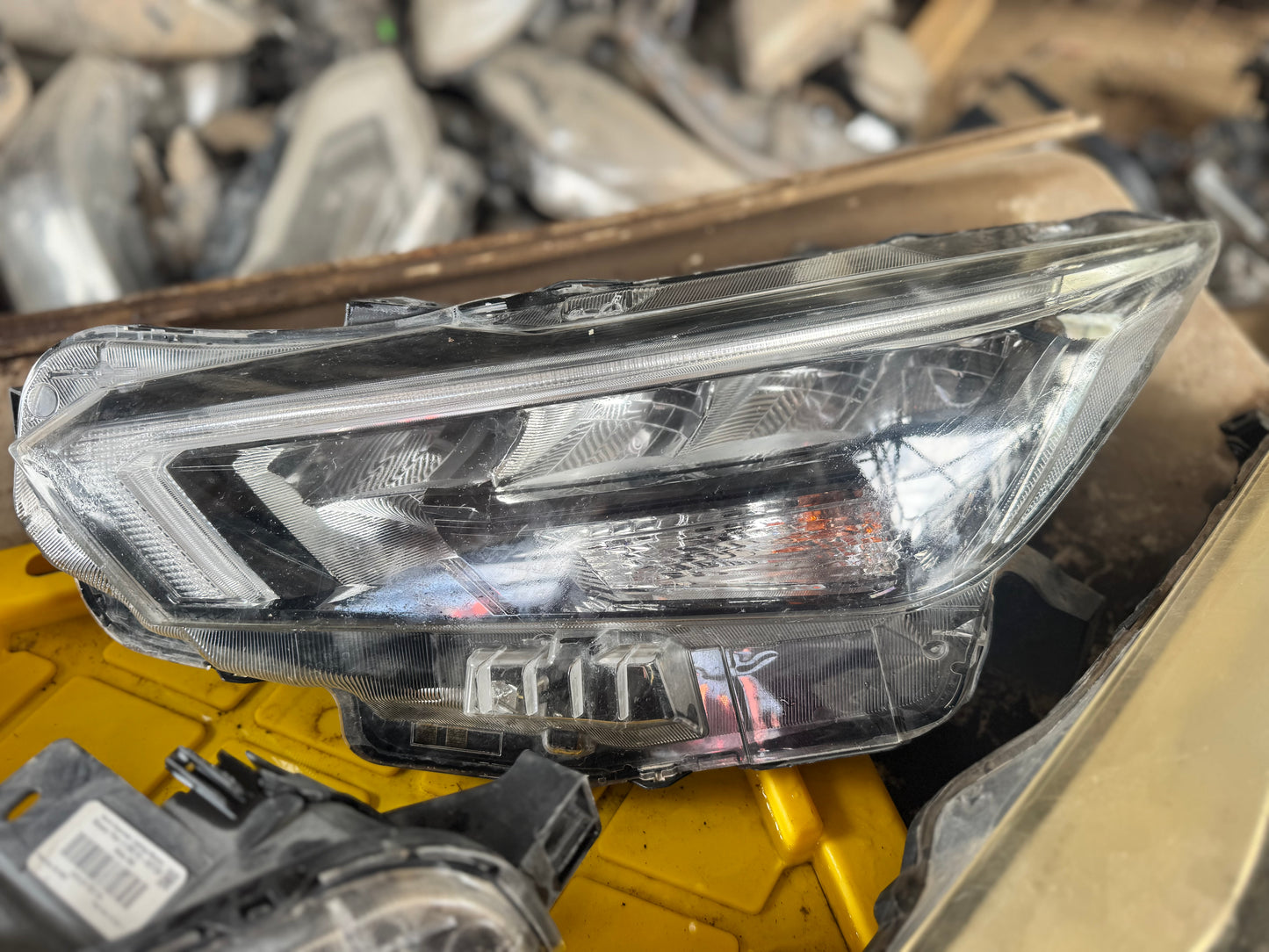 Par faros led Nissan Versa 2023